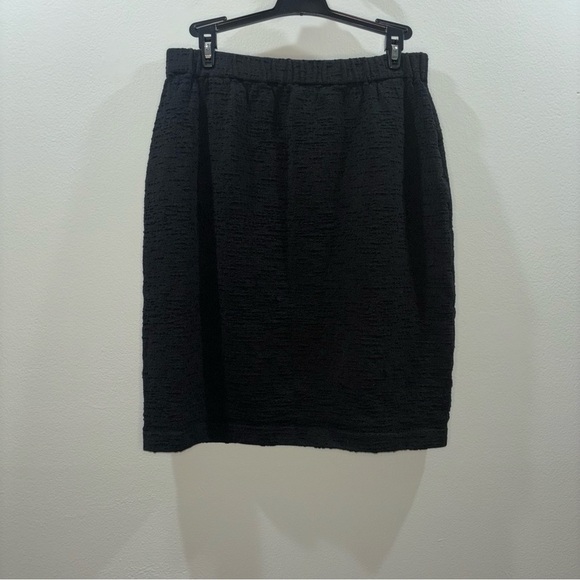 St. John Black Knit Textured Luxury Work Wear Skirt Size 8 - Picture 4 of 8